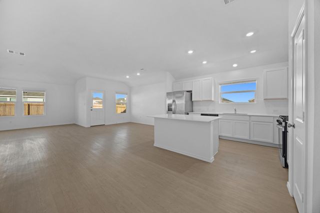 209 Donnington DR, Hutto, TX 78634