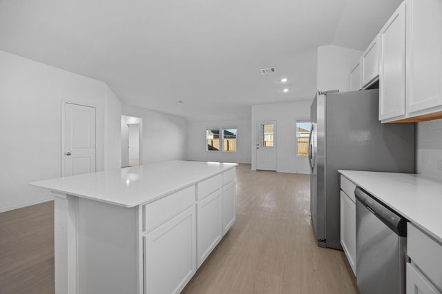 209 Donnington DR, Hutto, TX 78634