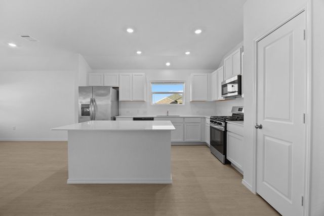 209 Donnington DR, Hutto, TX 78634