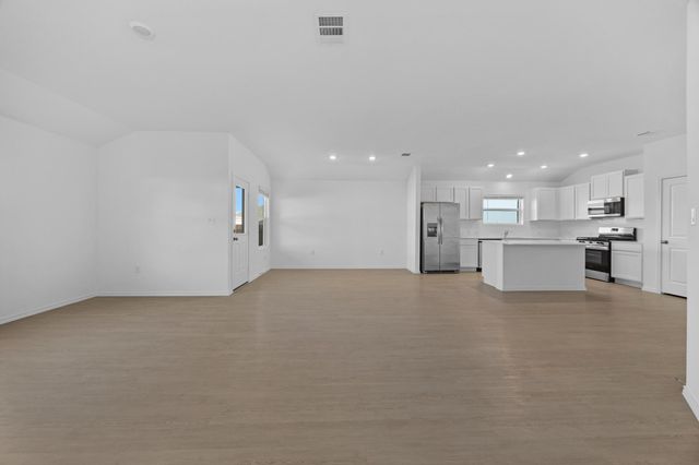 209 Donnington DR, Hutto, TX 78634