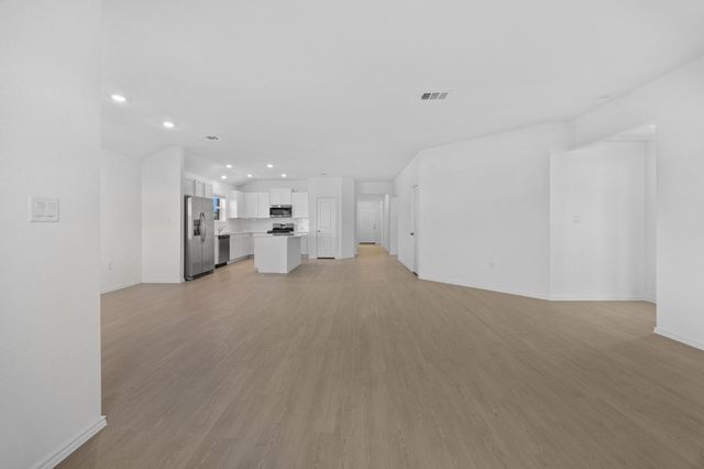 209 Donnington DR, Hutto, TX 78634