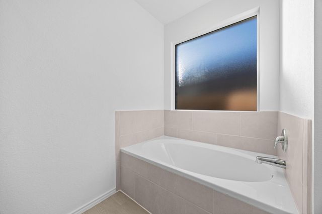 209 Donnington DR, Hutto, TX 78634