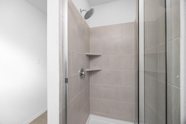 209 Donnington DR, Hutto, TX 78634