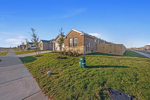 209 Donnington DR, Hutto, TX 78634