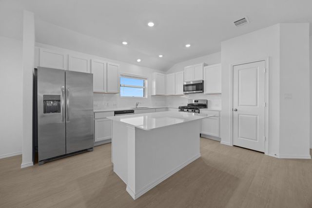 209 Donnington DR, Hutto, TX 78634