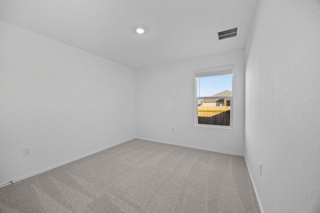 209 Donnington DR, Hutto, TX 78634