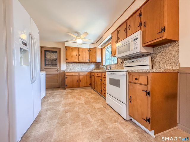 27 Londonderry Drive, Wallingford, CT 06492