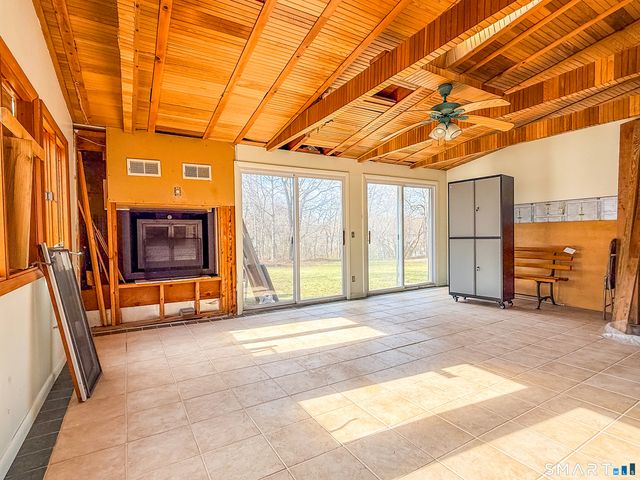 27 Londonderry Drive, Wallingford, CT 06492