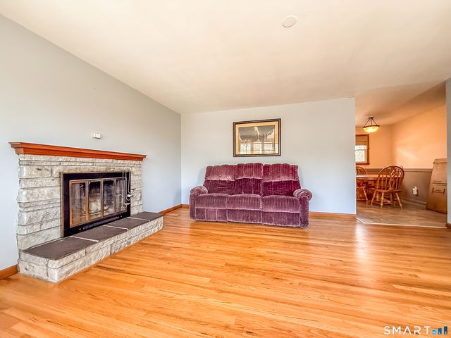 27 Londonderry Drive, Wallingford, CT 06492