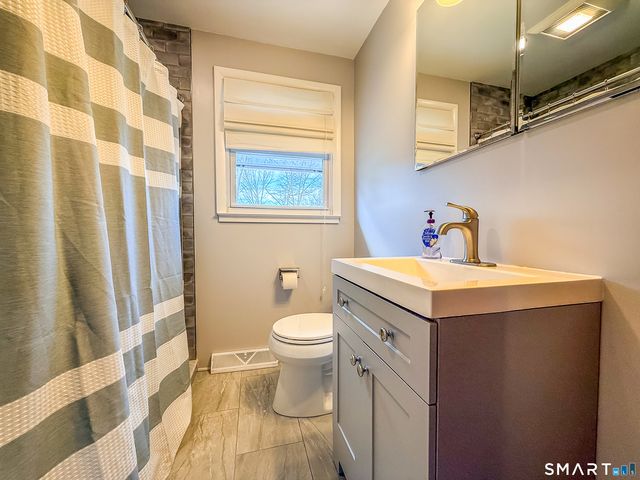 27 Londonderry Drive, Wallingford, CT 06492