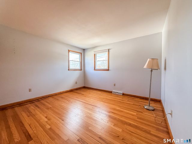 27 Londonderry Drive, Wallingford, CT 06492