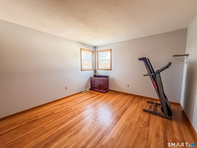 27 Londonderry Drive, Wallingford, CT 06492