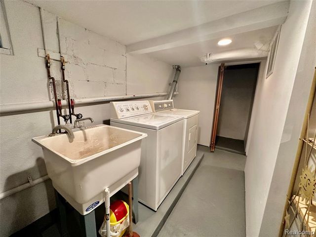 3404 Rockhaven Avenue, Rochester Hills, MI 48309