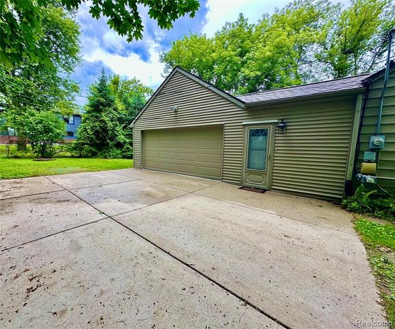 3404 Rockhaven Avenue, Rochester Hills, MI 48309