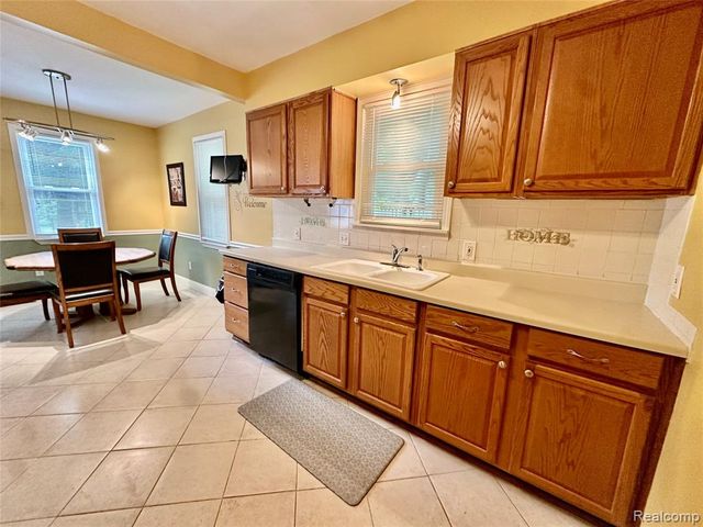 3404 Rockhaven Avenue, Rochester Hills, MI 48309
