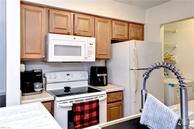 225 Ridge Wood DR, Hampton, VA 23666