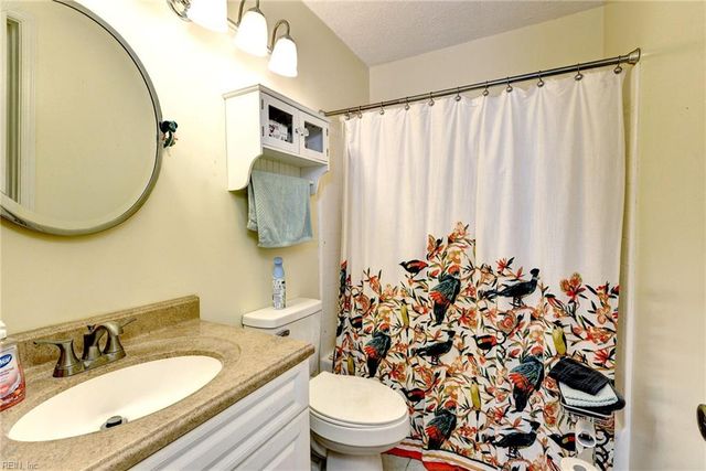 225 Ridge Wood DR, Hampton, VA 23666