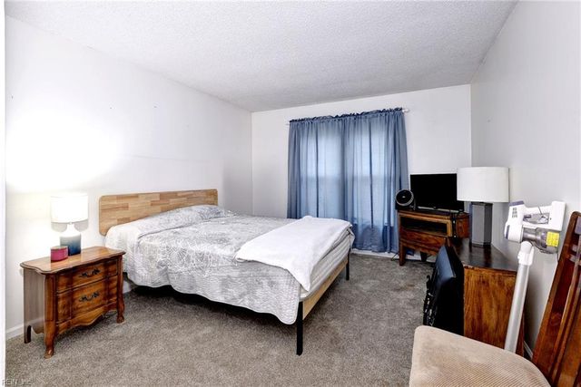 225 Ridge Wood DR, Hampton, VA 23666