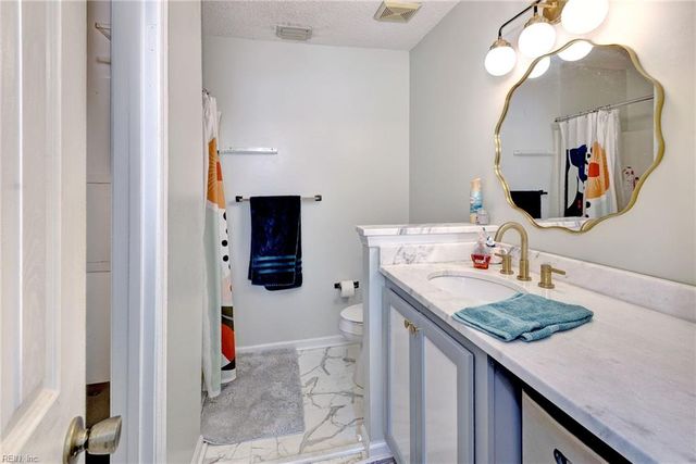 225 Ridge Wood DR, Hampton, VA 23666