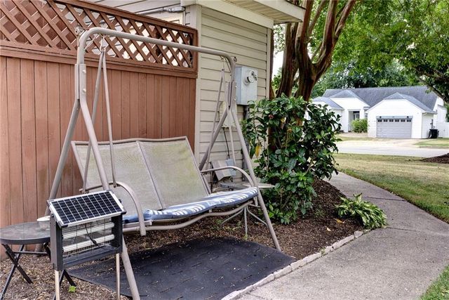 225 Ridge Wood DR, Hampton, VA 23666