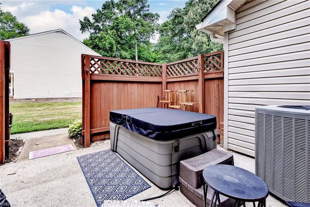 225 Ridge Wood DR, Hampton, VA 23666