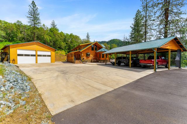 225 SE Eagle Ridge Drive, Canyonville, OR 97417