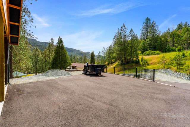 225 SE Eagle Ridge Drive, Canyonville, OR 97417