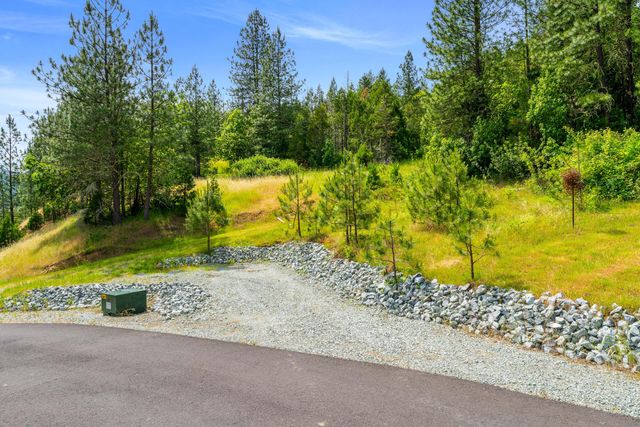 225 SE Eagle Ridge Drive, Canyonville, OR 97417