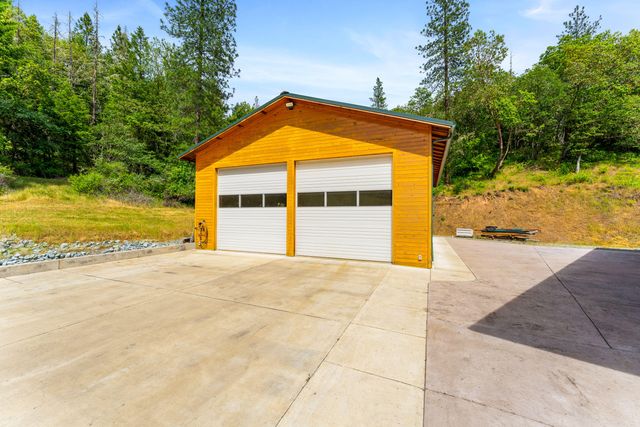 225 SE Eagle Ridge Drive, Canyonville, OR 97417