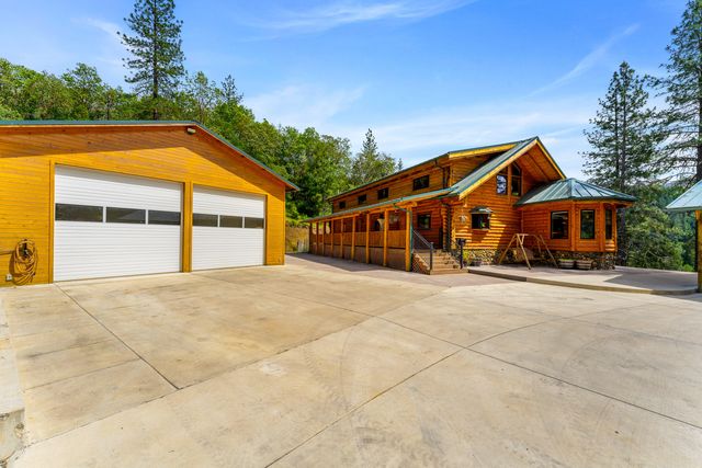225 SE Eagle Ridge Drive, Canyonville, OR 97417