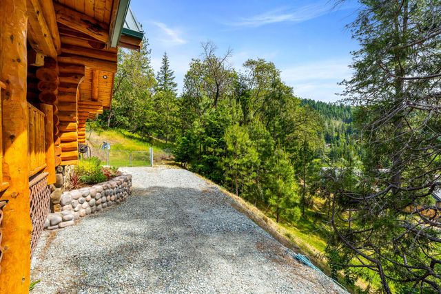 225 SE Eagle Ridge Drive, Canyonville, OR 97417