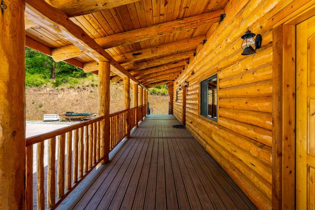 225 SE Eagle Ridge Drive, Canyonville, OR 97417