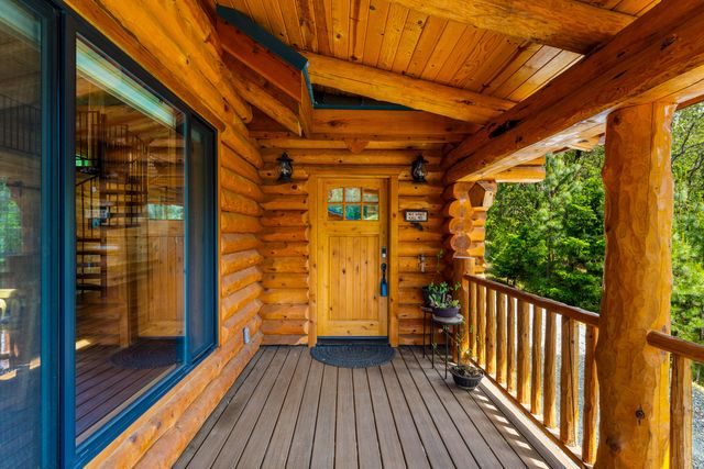 225 SE Eagle Ridge Drive, Canyonville, OR 97417