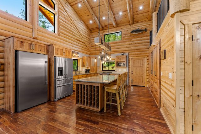 225 SE Eagle Ridge Drive, Canyonville, OR 97417