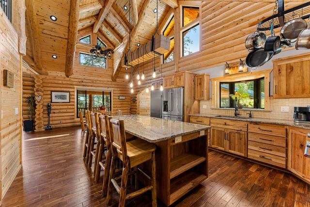 225 SE Eagle Ridge Drive, Canyonville, OR 97417