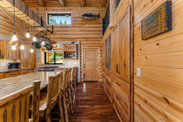 225 SE Eagle Ridge Drive, Canyonville, OR 97417