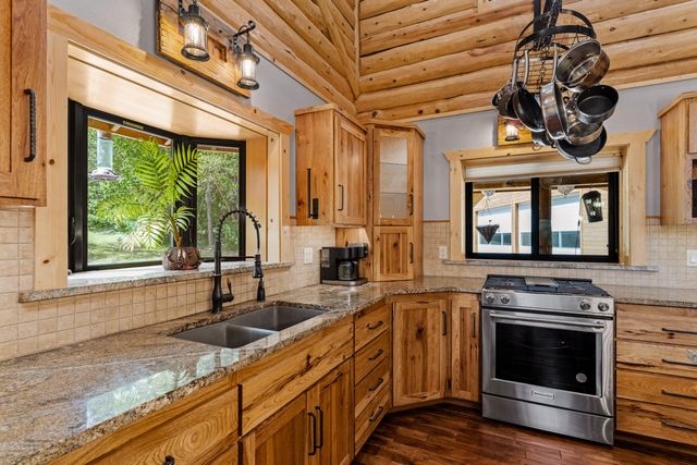225 SE Eagle Ridge Drive, Canyonville, OR 97417