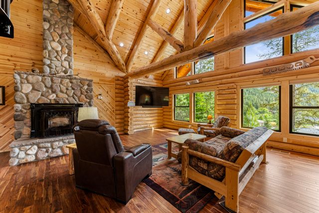 225 SE Eagle Ridge Drive, Canyonville, OR 97417