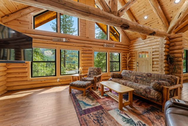 225 SE Eagle Ridge Drive, Canyonville, OR 97417