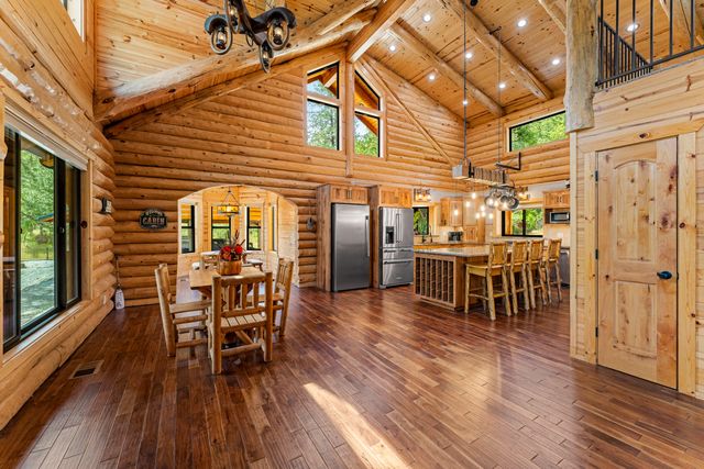 225 SE Eagle Ridge Drive, Canyonville, OR 97417