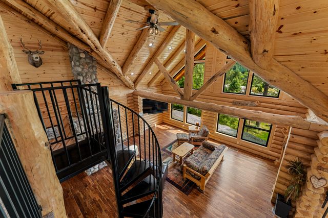 225 SE Eagle Ridge Drive, Canyonville, OR 97417