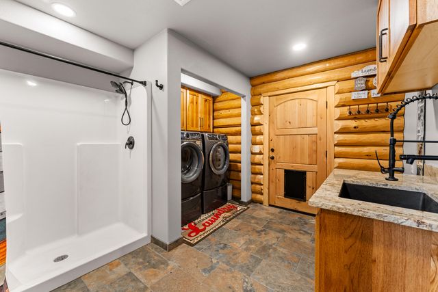 225 SE Eagle Ridge Drive, Canyonville, OR 97417