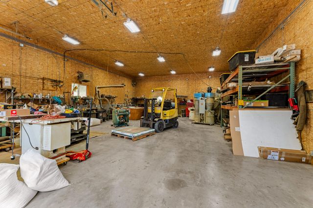 225 SE Eagle Ridge Drive, Canyonville, OR 97417
