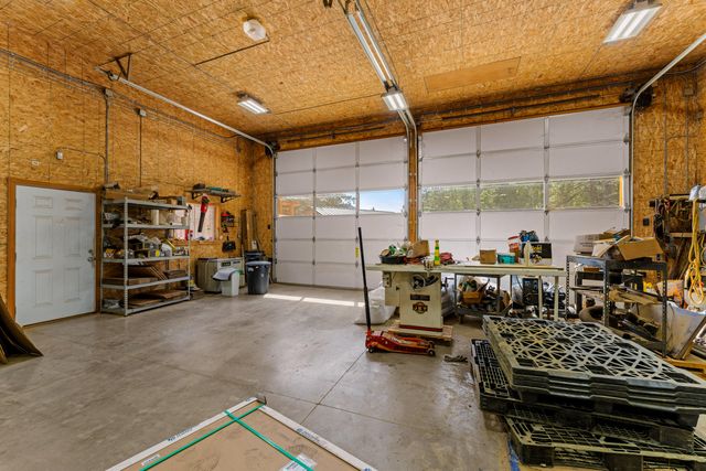 225 SE Eagle Ridge Drive, Canyonville, OR 97417