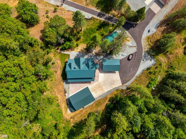 225 SE Eagle Ridge Drive, Canyonville, OR 97417