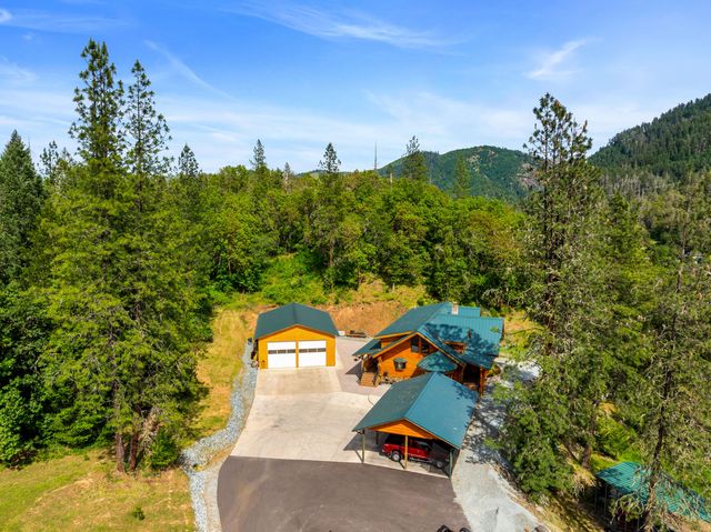 225 SE Eagle Ridge Drive, Canyonville, OR 97417