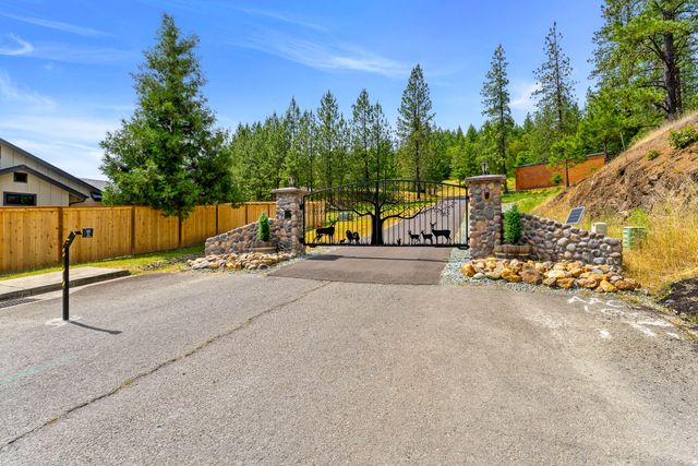 225 SE Eagle Ridge Drive, Canyonville, OR 97417