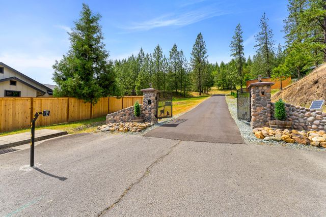 225 SE Eagle Ridge Drive, Canyonville, OR 97417