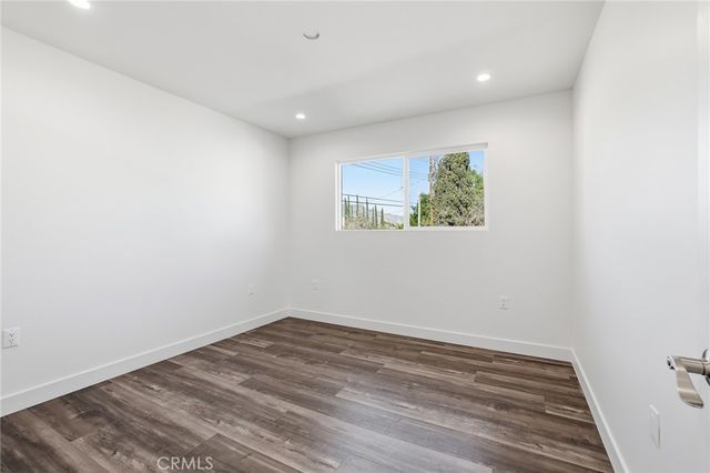 11062 11060 Oneida Avenue, San Fernando, CA 91340