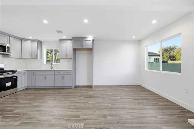 11062 11060 Oneida Avenue, San Fernando, CA 91340